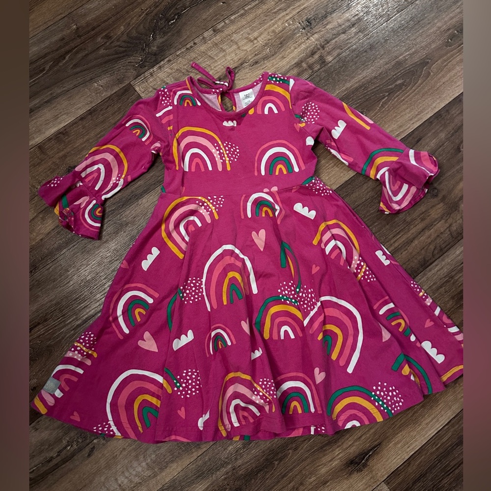 Eleanor Rose 
Dress rainbows & hearts
Size 6
Like new !!